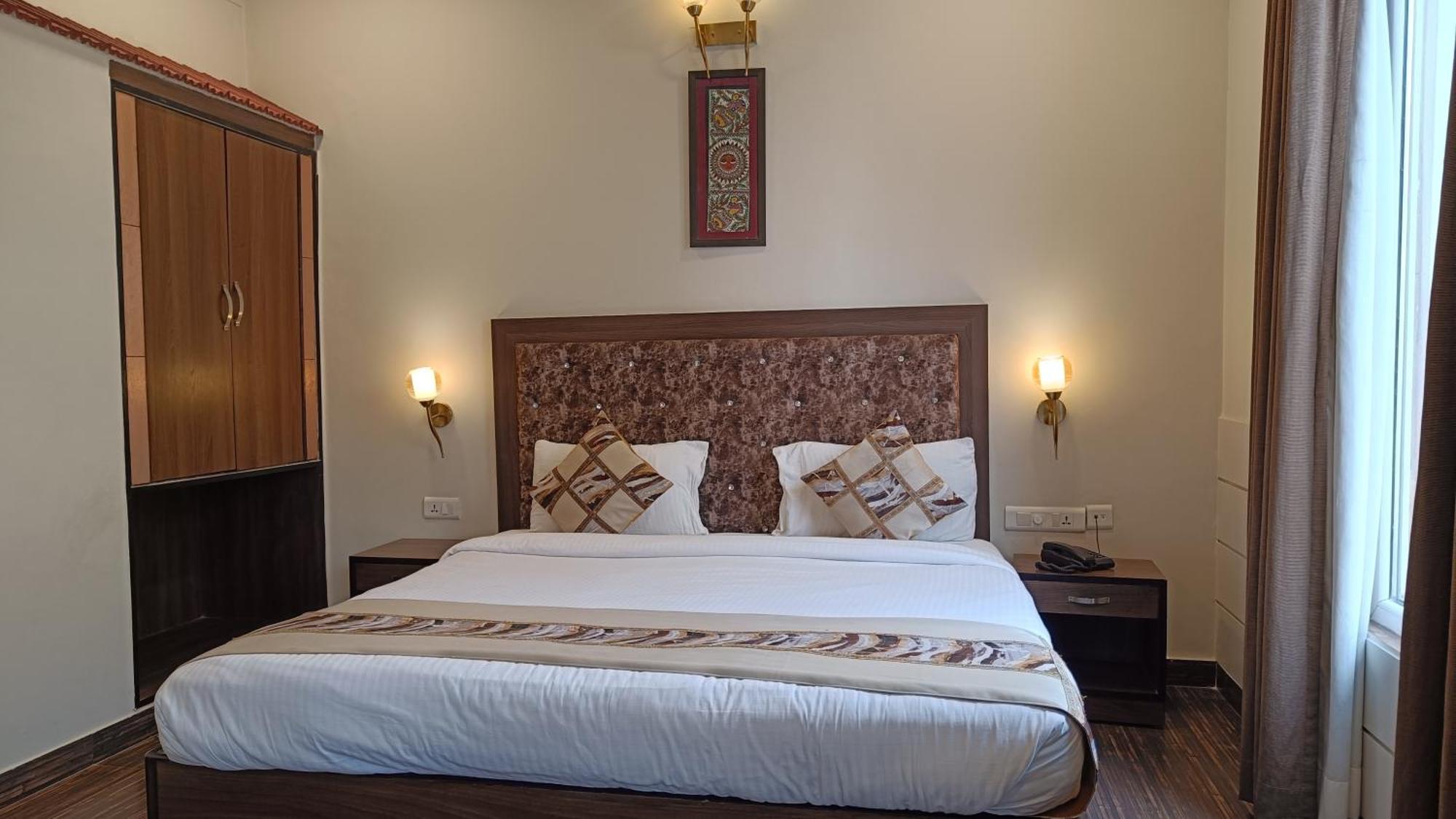 Hotel Hvh Kashi Vishwanath - 400 Meters From Kashi Vishwanath Temple & Ganga Aarti Ghat Varanasi